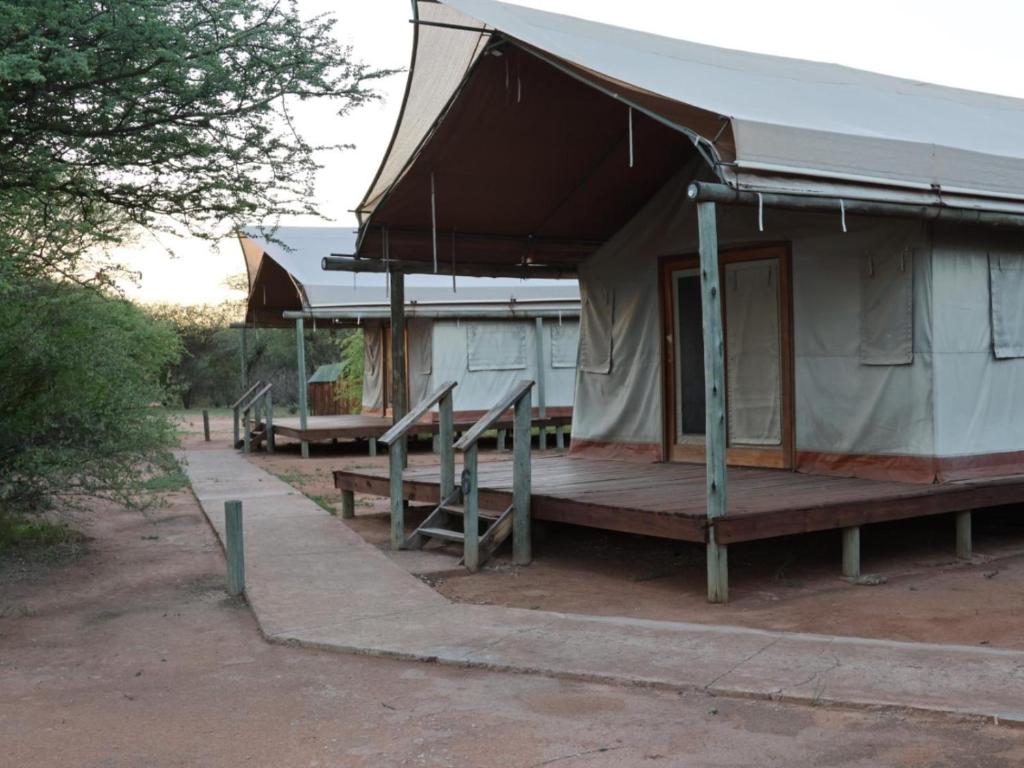 Ngata Safaris Lodge - Accommodation